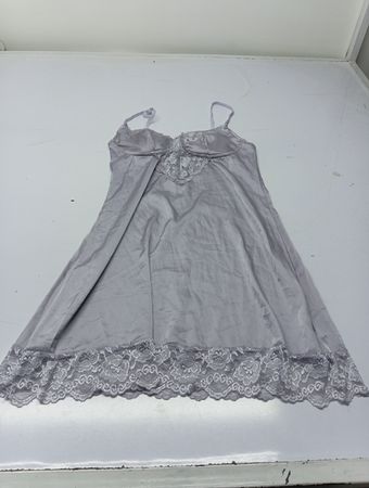 Lila Spitzenbesatz Unterkleid