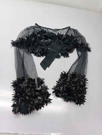 HOT & DELICIOUS Schwarzes Netzoberteil mit floralen Verzierungen