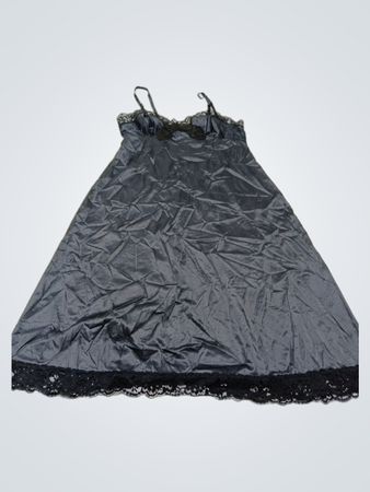 Satin Slipkleid mit Spitzenrand