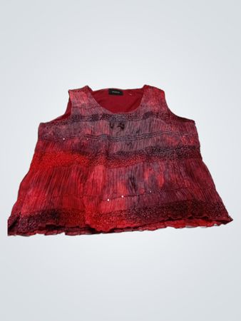 ANDREA Ärmelloses rotes verziertes Oberteil