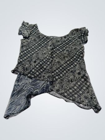 Asymmetrisches Oberteil mit schwarz-weißem Muster