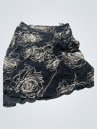 LINDEX Schwarzer Rock mit weißem Blumenmuster