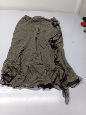 Brauter Texturrock mit Rüschen