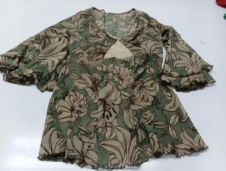 Schlichte Bluse mit floralem Druck