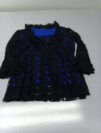 Schwarzes und blaues Spitzenoberteil mit Glockenärmeln