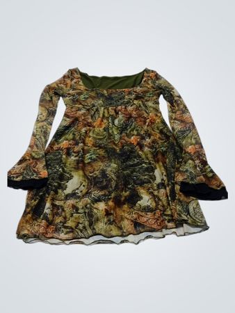Langärmliges bedrucktes Kleid