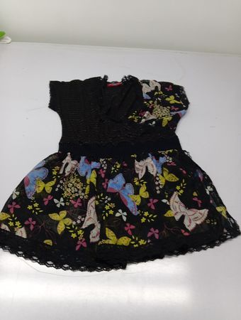 Schwarzes Kleid mit Schmetterlingsdruck