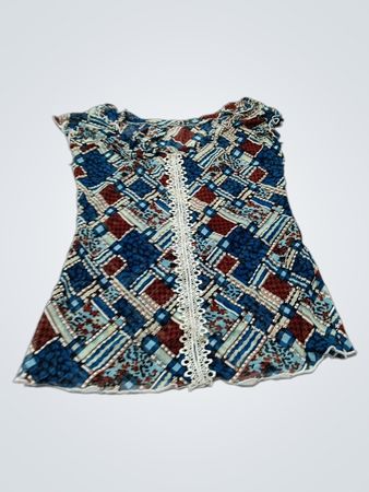 Blaues und rotes geometrisches Drucktop