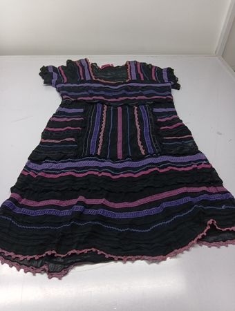 ANDJISKA Schwarz und Lila Gestreiftes Kleid