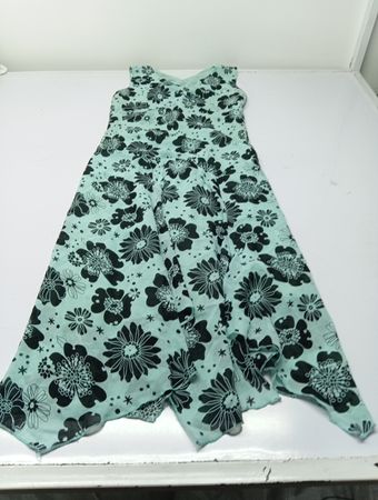 Hellblaues Blumenkleid