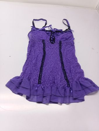 Verführerisches Trägerloses Babydoll aus lila Spitze mit Rüschen
