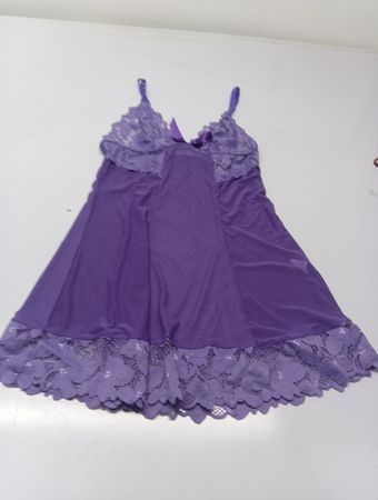 Lila Babydoll-Unterwäsche mit Spitzenbesatz
