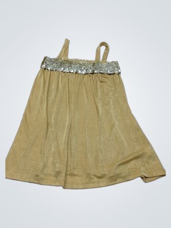 Goldenes Kleid mit Pailletten
