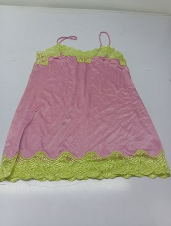 Zartrosa Slip-Kleid mit Spitzenbesatz