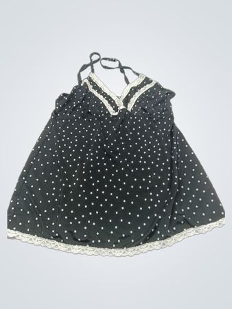 Schwarz-weißes Nachthemd mit Polka-Dots und Spitzenbesatz
