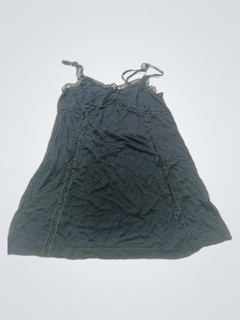 JNLUIS Schwarzes Slip-Kleid mit Spitzenbesatz