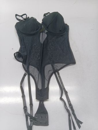 Schwarzes Netz-Korsett mit Strapsen