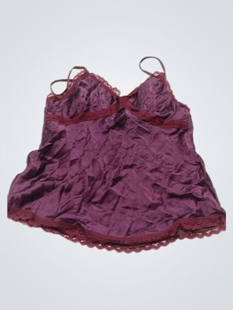 Lila Satin-Camisole mit Spitzenbesatz