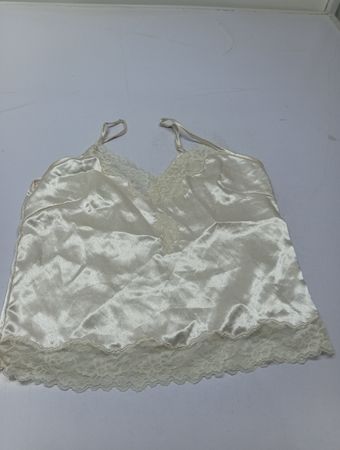 Cremesatin-Camisole mit Spitzenbesatz