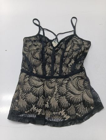 Charlotte Russe Schwarzes Spitzen-Camisole-Oberteil