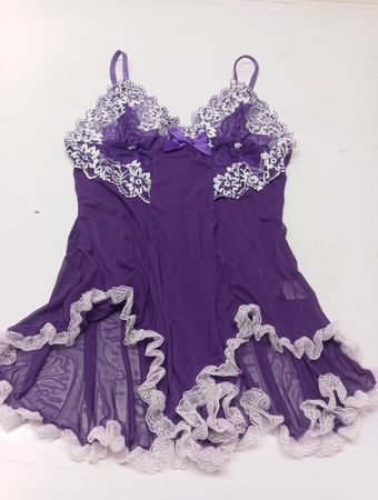 Lila Babydoll-Dessous mit Spitzenbesatz