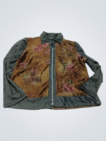 Damenjacke mit Blumenmuster