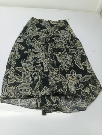 KappAhl Schwarzer Rock mit Blumenmuster