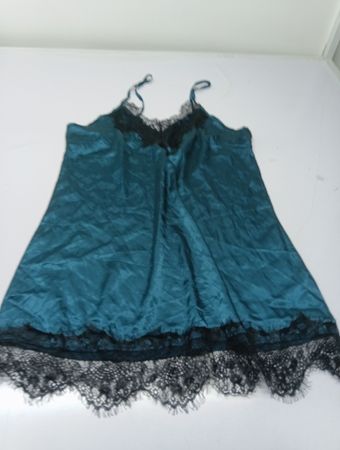 Satin-Chemise mit Spitzenbesatz
