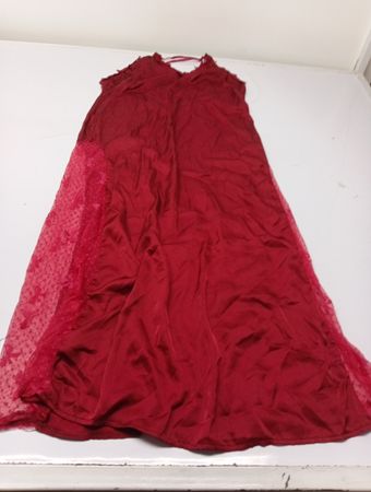 Nachthemd mit roter Spitzeneinfassung