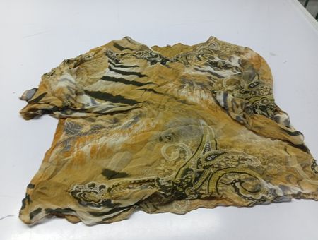 Transparente Bluse mit Animal-Print