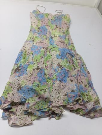 Pied-a-Terre Collection Kleid mit Blumenmuster und Rüschen