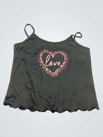 Dunkelgrünes Cami-Top mit rosa Herz und „love“-Grafik