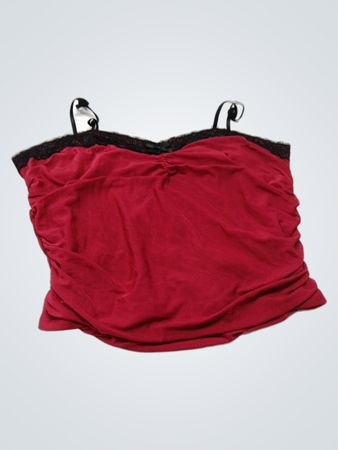 XOXO Rotes gerafftes Camisole mit schwarzer Spitzenbesatz