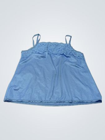 Blaue Camisole mit Spitzenbesatz