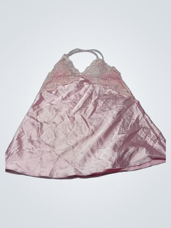 Rosa Satin-Chemise mit Spitzenbesatz