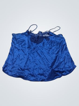 Blaues Satin-Cami-Top mit Spitzenbesatz