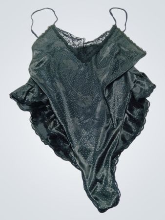 Grüne Satin-Unterwäsche mit Spitzenbesatz