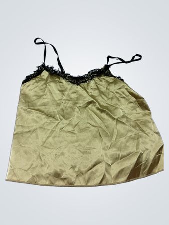 Goldenes Hemdchen mit schwarzer Spitzenbesatz