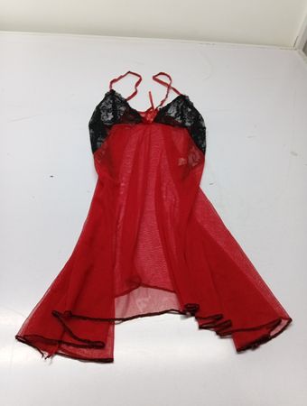 Rote Babydoll-Wäsche mit schwarzer Spitze