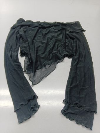 Schwarzes Mesh-Top mit Carmenausschnitt und Rüschenbesatz
