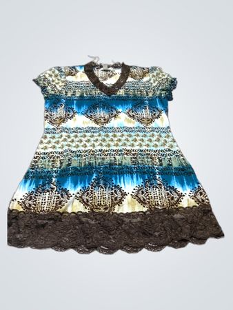 Dressbarn bedrucktes Kurzarmoberteil mit Spitzeneinfassung