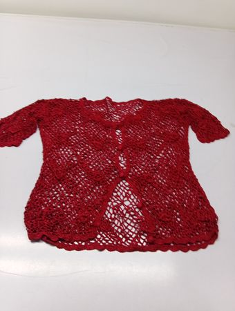 Roter Häkelcardigan