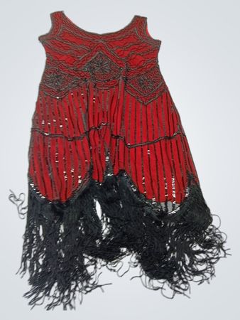 Rotes Flapper-Kleid mit schwarzem Fransenbesatz