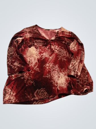 Damenoberteil mit langem Arm in Rot mit Blumenmuster