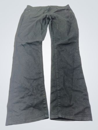 Dunkelblaue Schlagjeans