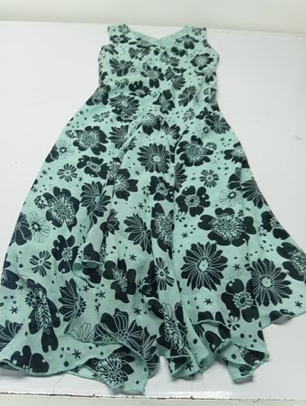 Hellblaues Blumenkleid