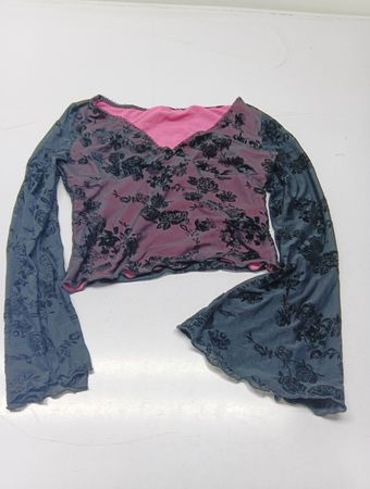 Langärmliges, floral bedrucktes Mesh-Oberteil mit pinker Fütterung