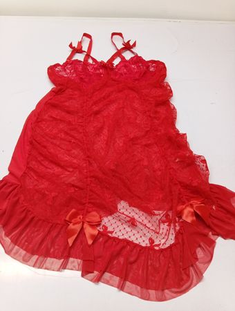 Rotes Spitzen-Babydoll mit Schleifen
