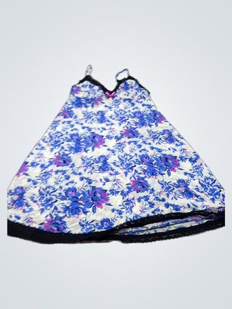 La Senza Nachtkleid mit Blumenmuster und Spitzenbesatz