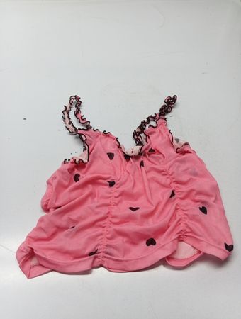 Rosa gerafftes Mesh-Top mit schwarzem Herz-Print und Rüschensaum
